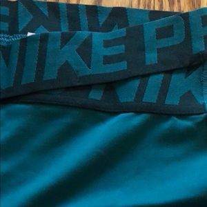 Nike intertwist athletic spandex shorts